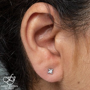 10K White Gold Diamond Star Earrings