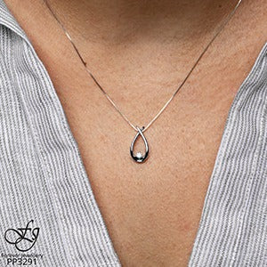 10K White Gold Diamond Drop Necklace