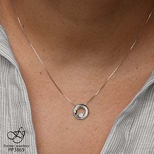 10K White Gold Circle Diamond Necklace